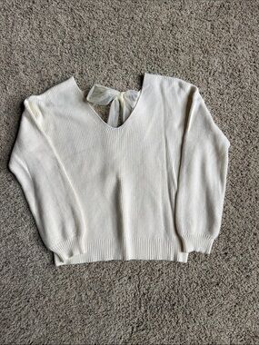 Blu Pepper Cream V-Neck Tie-Back Sweater